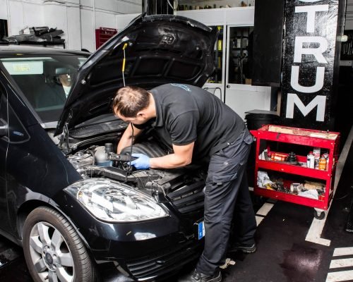 Quienes somos 9 Revisión del coche en El Soto de la Moraleja
